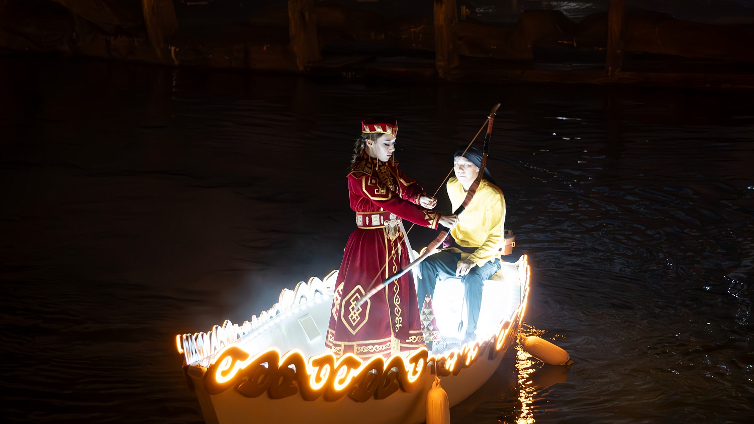 Шоу "ТОМИРИС" на воде